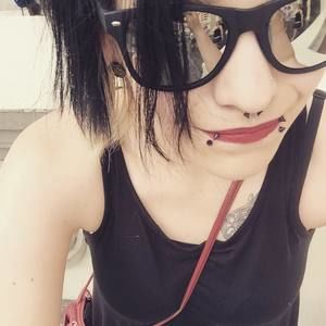 Meet your Posher, Hilary