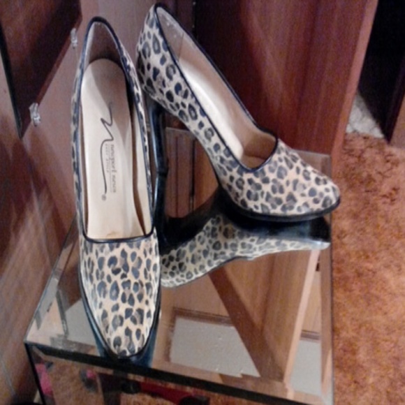 Hot leopard print shoes