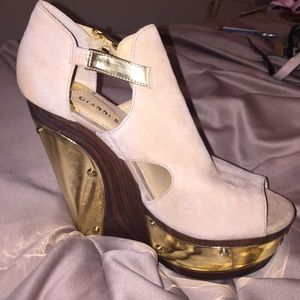 Gianni Bini wedges never worn