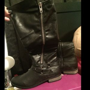 Rampage Idella black boots.