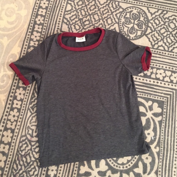 Grey short tee