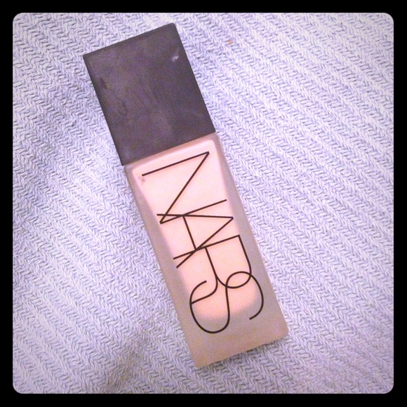 Nars All Day Luminous Weightless Foundation