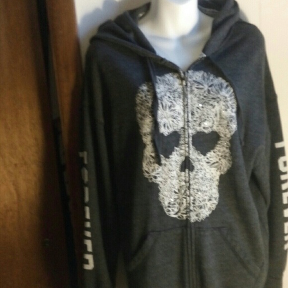 HTF VS SKULL HOODIE NWOT LIMITED EDITION RARE!!!