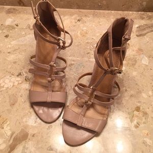Nine wear nude wedges
