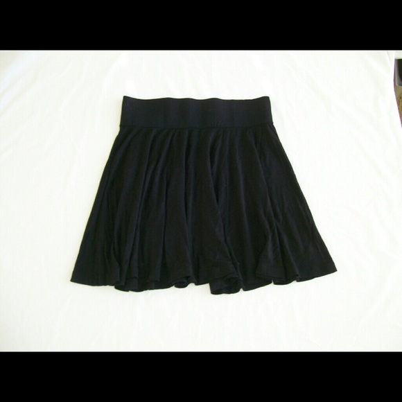 NWOT H&M Divided black skater skirt