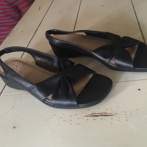 Size 8 1/2 Life Stride wedges!!! 💞👠⭐️