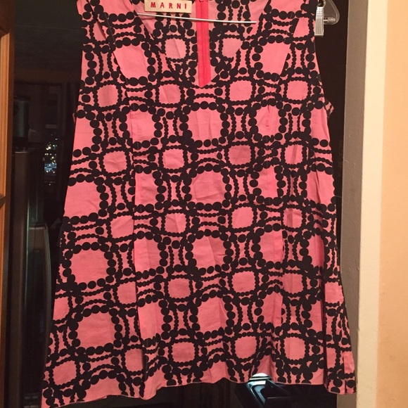 Pink/black circle pattern vneck slvless tank