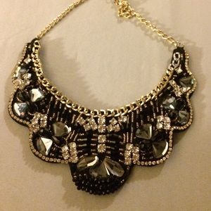 Statement necklace (bib)