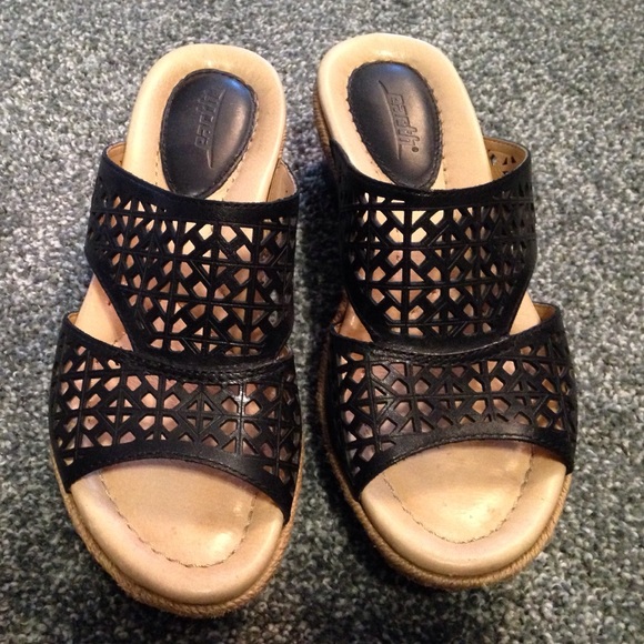 Earth brand leather sandals! Cute and comfy