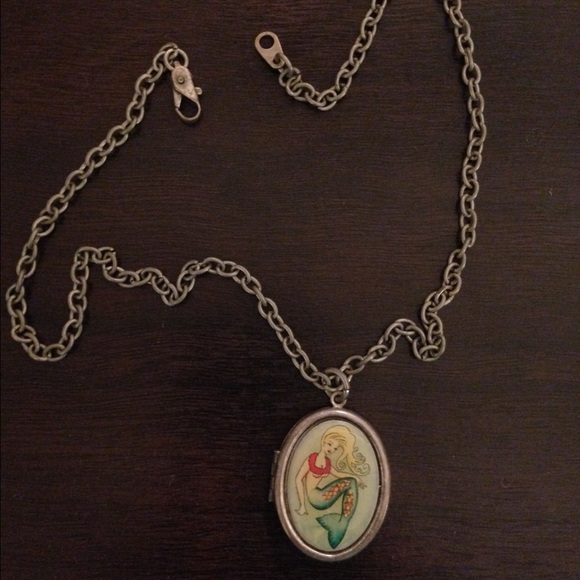 Mermaid Locket Vintage