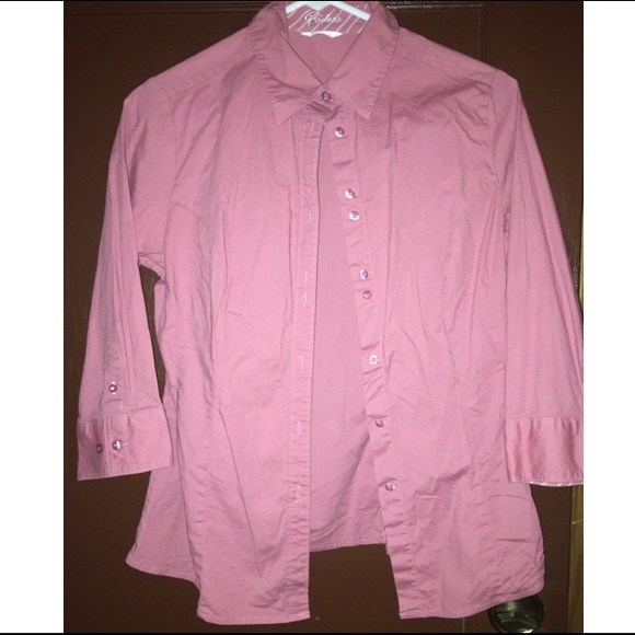 Button up shirt with 3/4 length sleeves