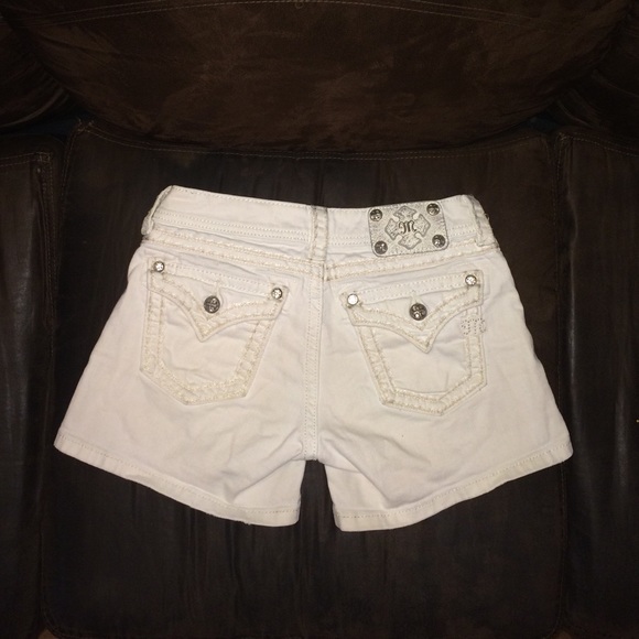 White Miss Me shorts!💖