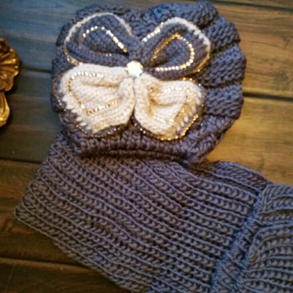 boutique  Accessories - Dark Gray Knit beanie and scarf set! NEW