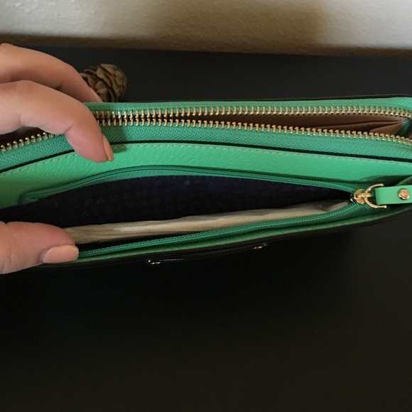 🍀BNWT green Kate Spade Wallet/Wristlet🍀 - Picture 3 of 4