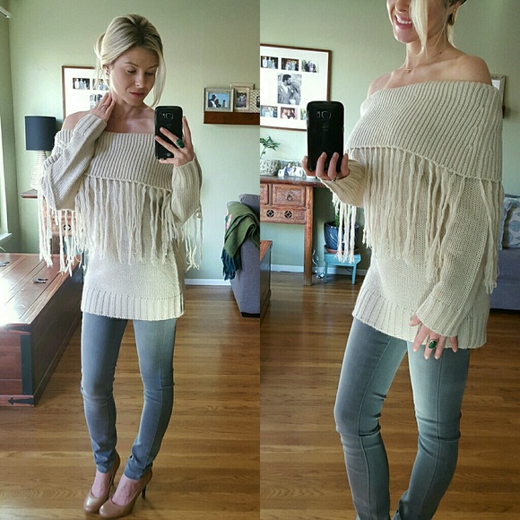 RESERVED BCBG Off The Shoulder Top - Picture 4 of 4