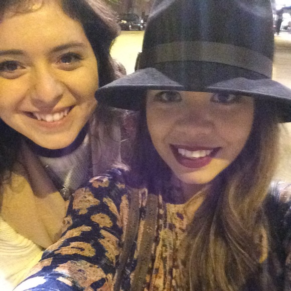 Meet your Posher, Elizabeth - Picture 3 of 3