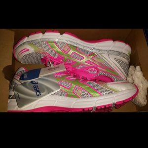 Womans asics gel running shoes