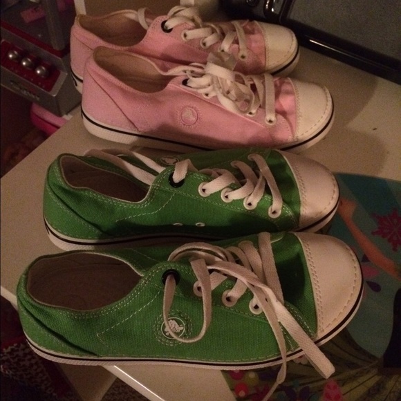 2 pairs of crocs sneakers kids