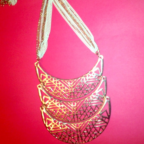 Tribal like necklace