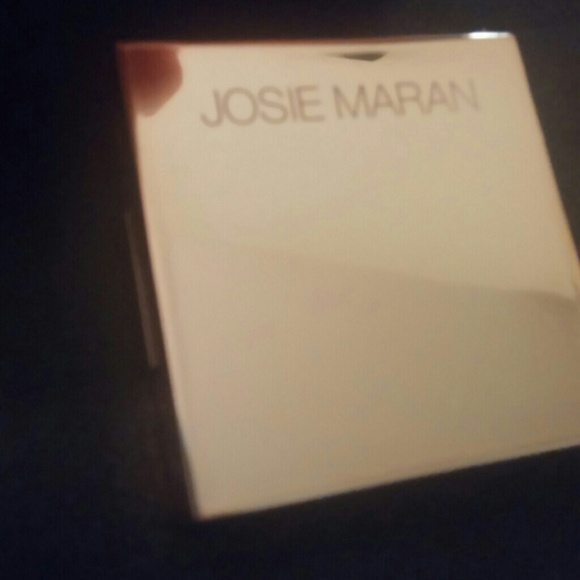 Josie Maran blush in Blossom