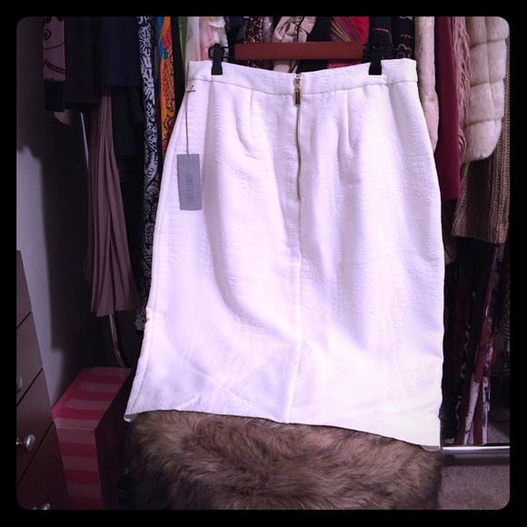 JLo White snake skin print skirt