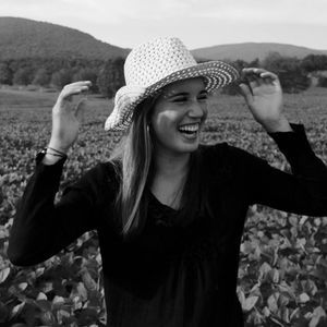 Meet your Posher, Olivia