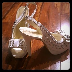 Spiked bow sling backs