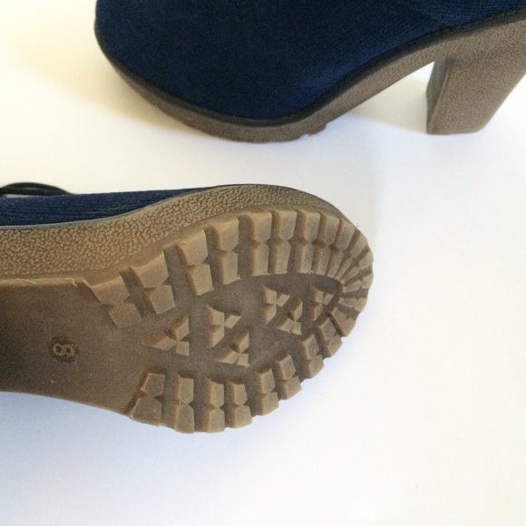 Urban Outfitters Blue Gum Heeled Lace Up Boots - Picture 3 of 3