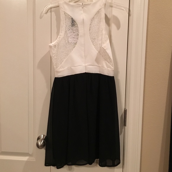 Black/white Dress - Picture 2 of 3