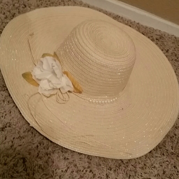 Accessories - Straw beach hat