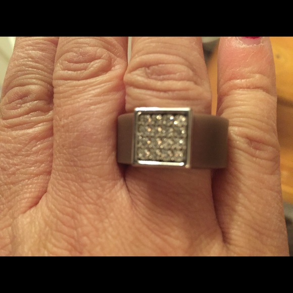 Ring - Picture 3 of 3