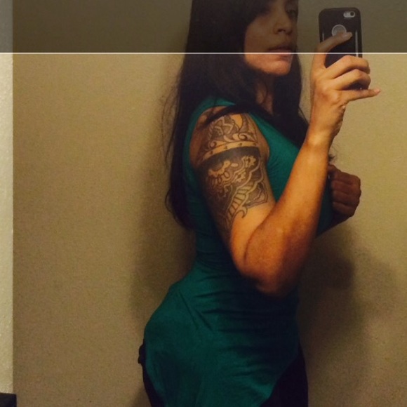 Blouse can fit 6/10 according to fit preference - Picture 2 of 4