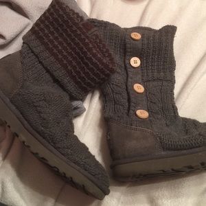 AUTHENTIC size 8 Button up UGGs