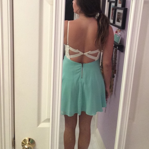 Spring dress - Picture 3 of 3