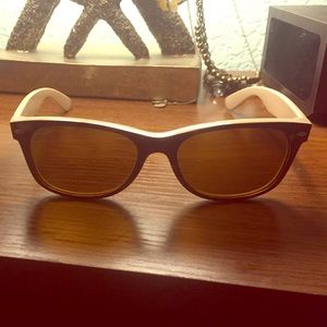 Tortoise/beige ray ban wayfarer