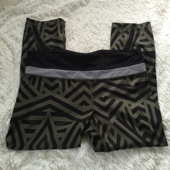 lululemon athletica Pants - Lululemon inspire crops sz 8