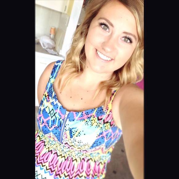 Meet your Posher, Madison - Picture 1 of 1