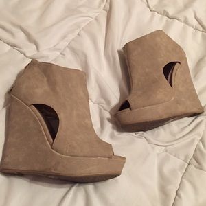 TAN PEEP TOE CUT OUT WEDGES