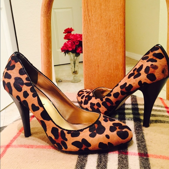 Micheal Leopard Pumps🌟