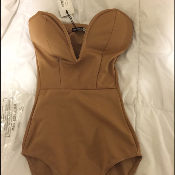Boohoo Maddie Deep plunge bodysuit in Camel, US 2