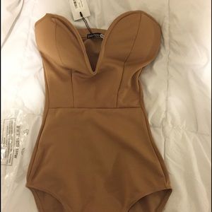 Boohoo Maddie Deep plunge bodysuit in Camel, US 2