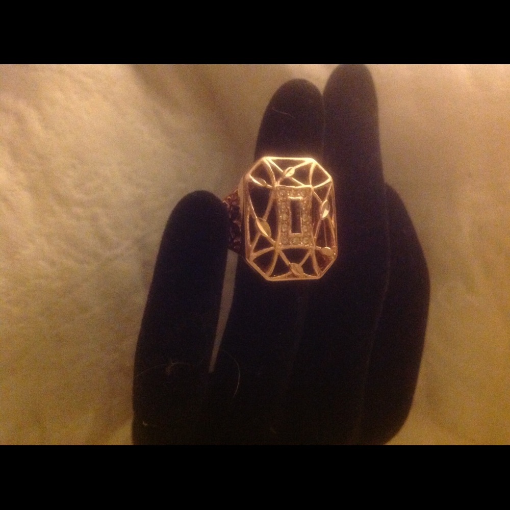NWOT ROSE GOLD RING (SIZE 8) - Picture 5 of 7