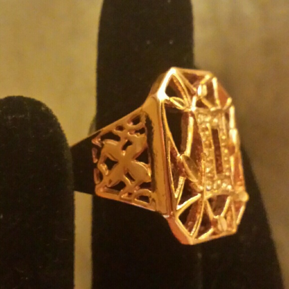 NWOT ROSE GOLD RING (SIZE 8) - Picture 2 of 7