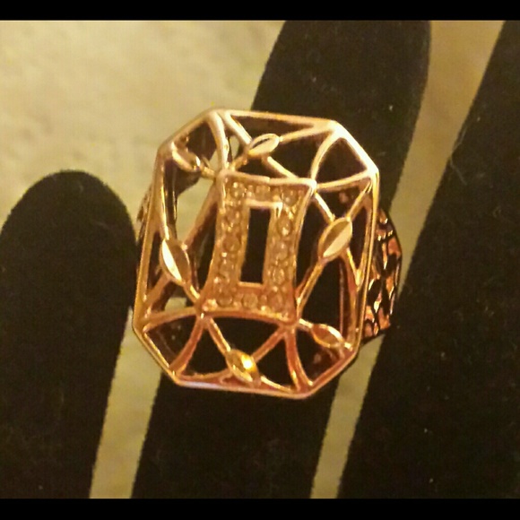 NWOT ROSE GOLD RING (SIZE 8) - Picture 4 of 7