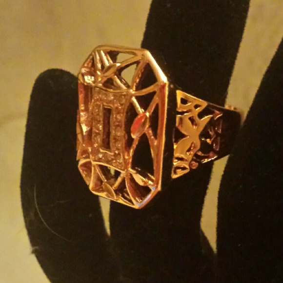 NWOT ROSE GOLD RING (SIZE 8) - Picture 3 of 7