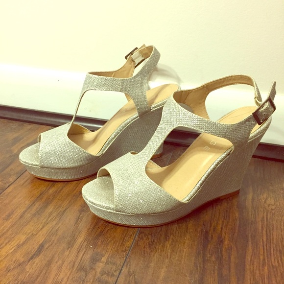 Silver pumps - Picture 1 of 3