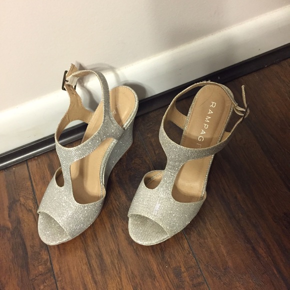 Silver pumps - Picture 2 of 3