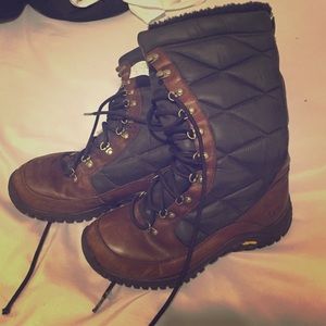 Uggs snowshoes genuine leather and sheepskin