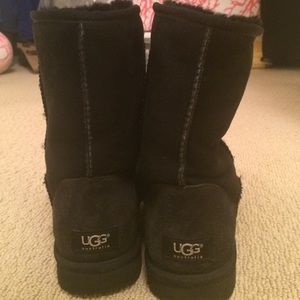 Black Short UGGS