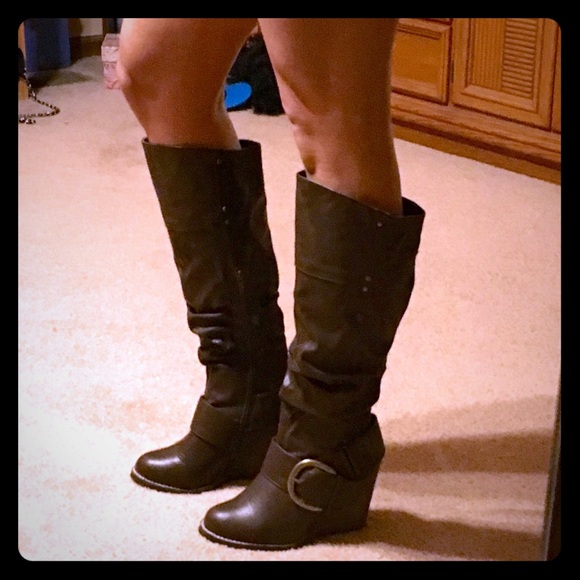 ‼️on hold for becki‼️ Amazing wedge boots!